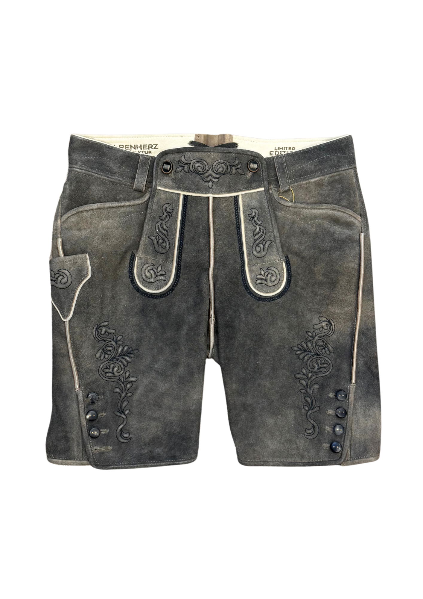 alpenherz-lederhose-herren-kurze-trachtenlederhose image 1