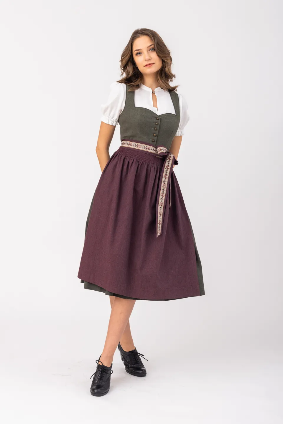 felicitas-dasha-damen-dirndl-olive-herzausschnitt-flanell image 1