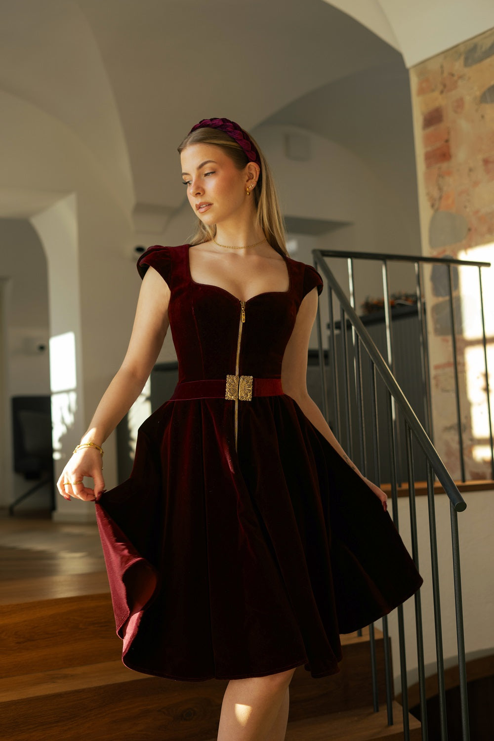 alpenherz-samtkleid-grazia-damen-samtkleid-bordeaux-baumwolle image 2