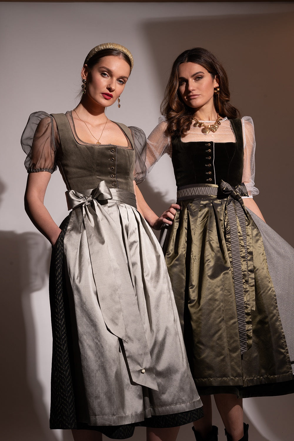 alpenherz-dirndl-june-80cm-samt-dirndl-oliv image 2