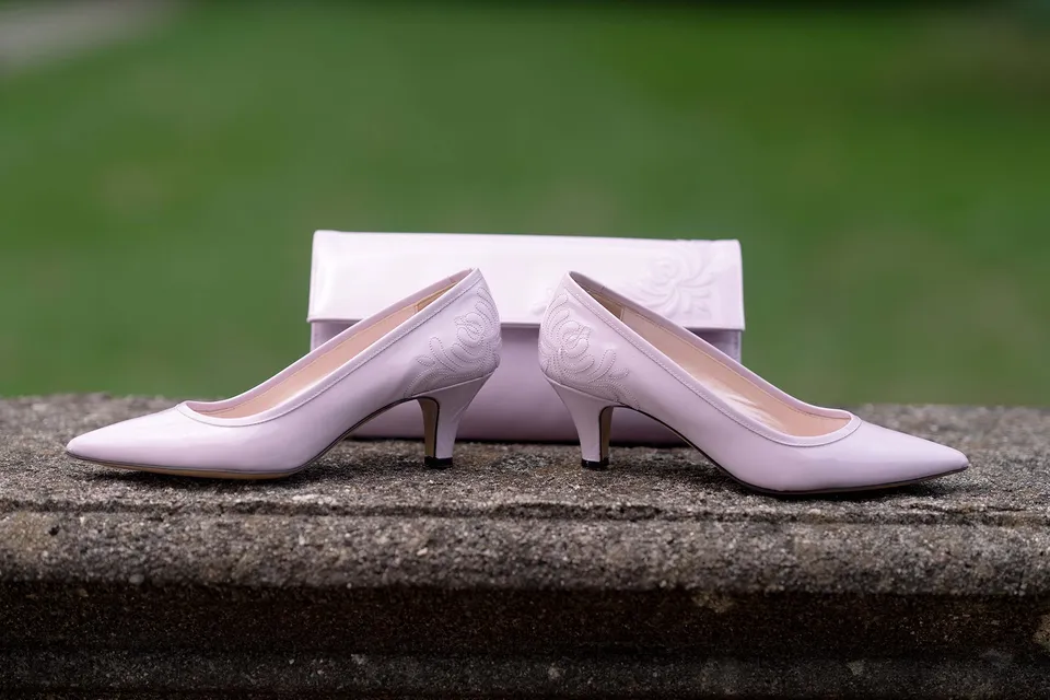 g-ssl-pumps-mit-reliefstickerei-lackleder-rosa image 1