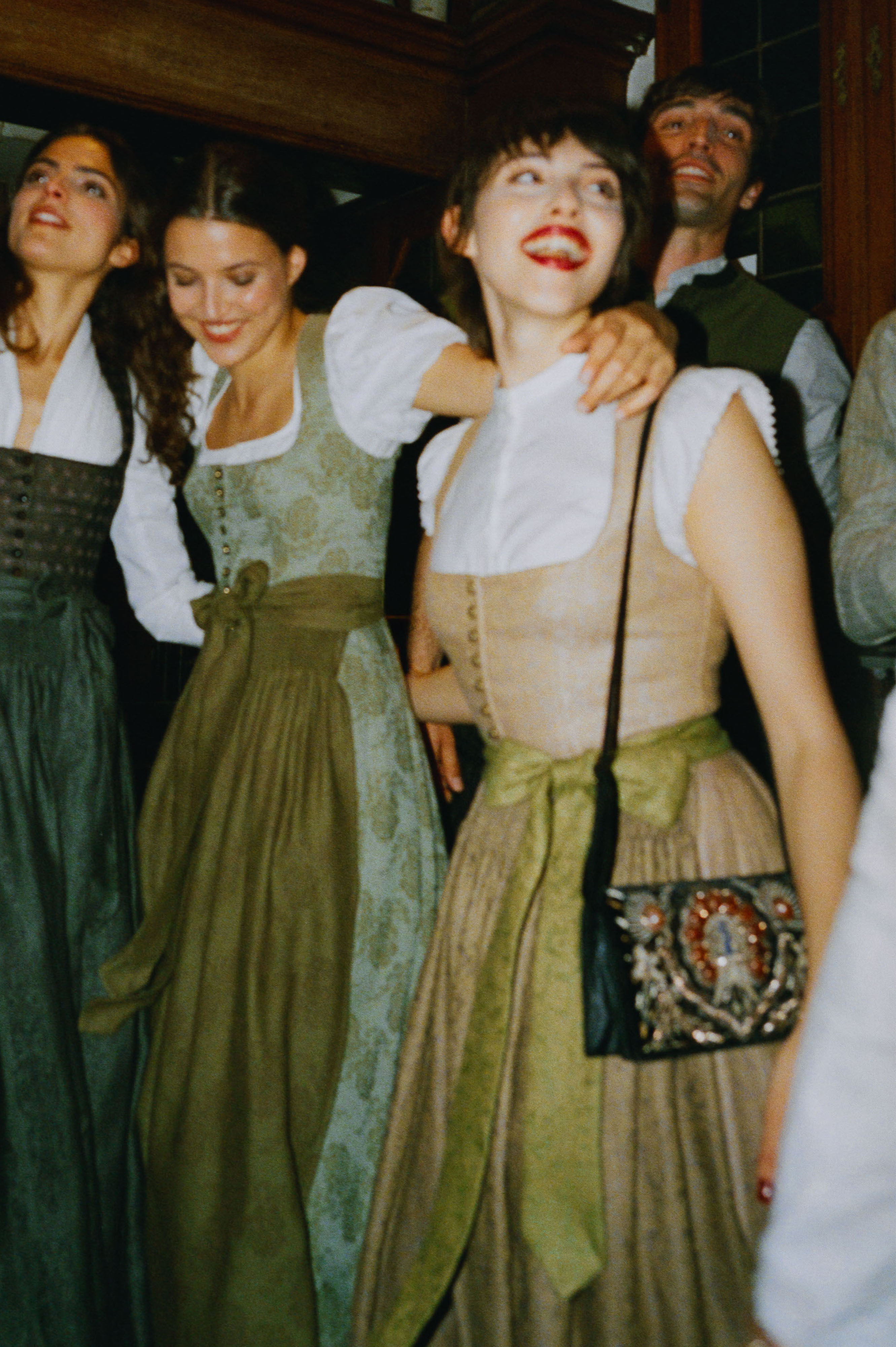 gottseidank-dirndl-monika-dirndl-mit-geradem-ausschnitt-3 image 2