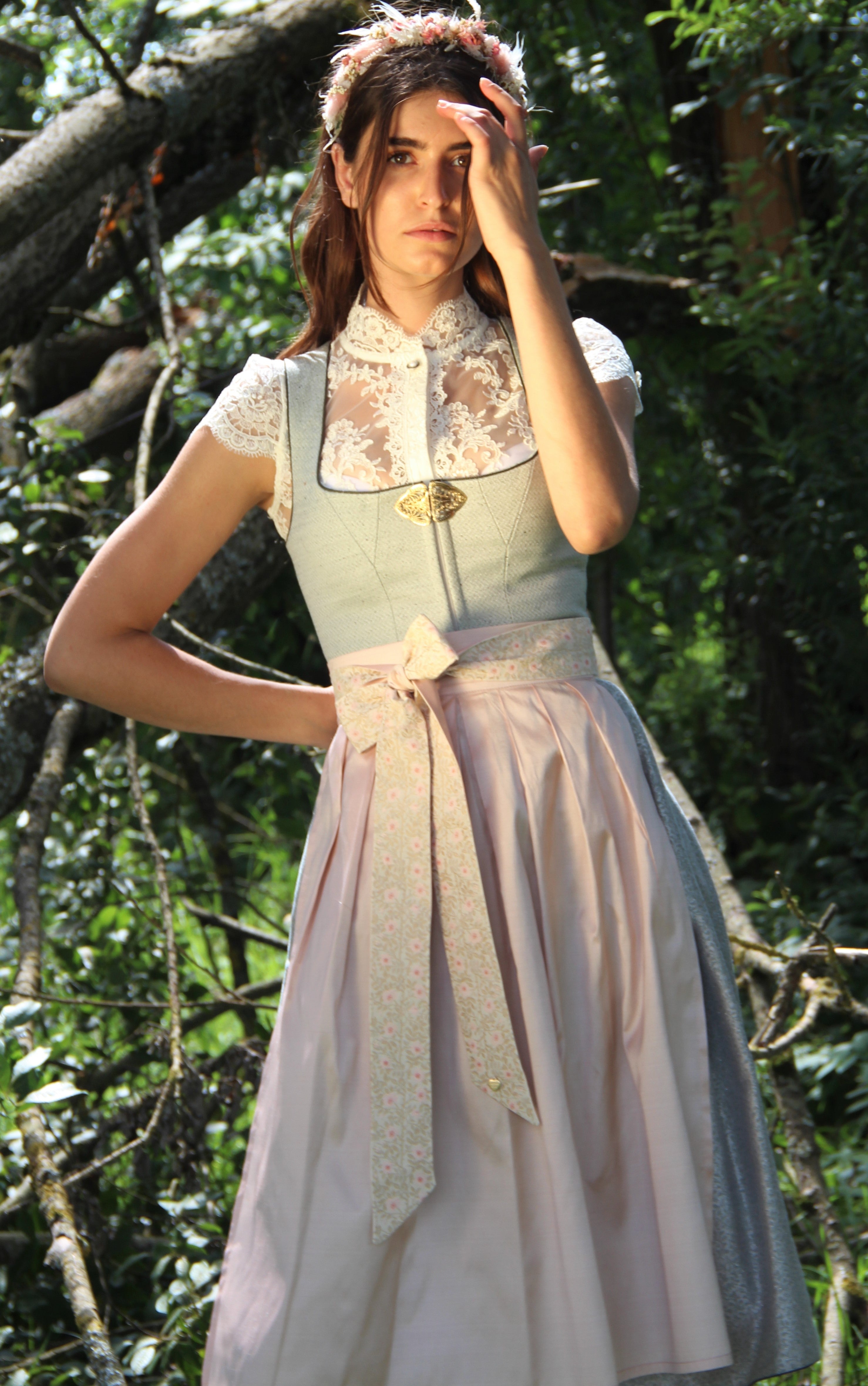 alpenherz-dirndl-mila-mit-jacquardband-dirndl image 2