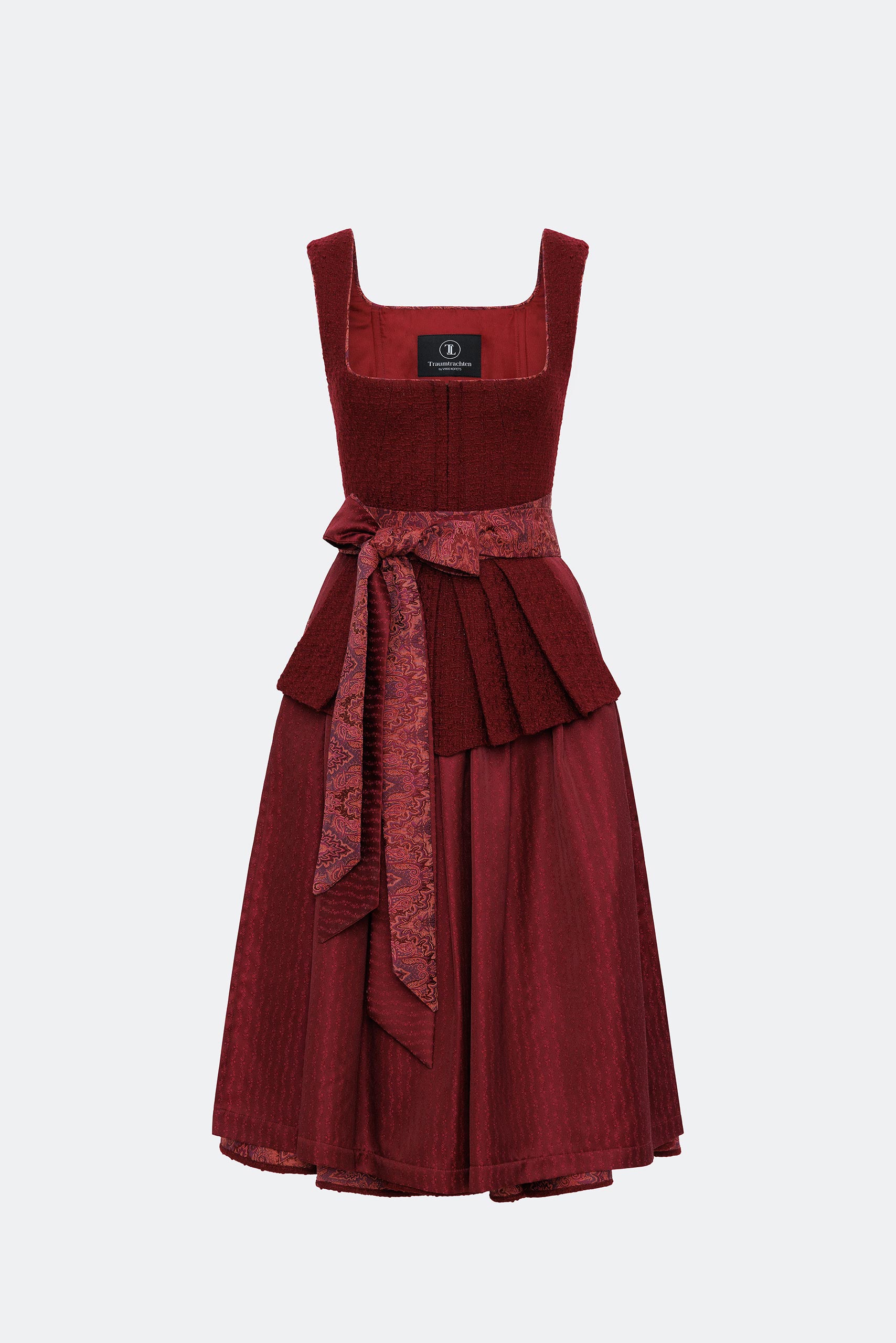 traumtrachten-dirndl-aurelia-in-bordeaux image 3