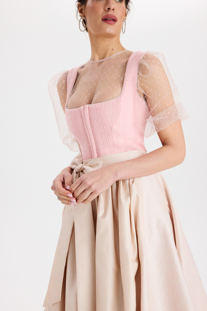traumtrachten-dirndl-isabella-in-puderrosa image 6
