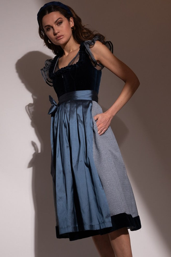 alpenherz-dirndl-rosalie-baumwollsamt-dirndl-in-blau-mit-froschgoscherl-borte image 5