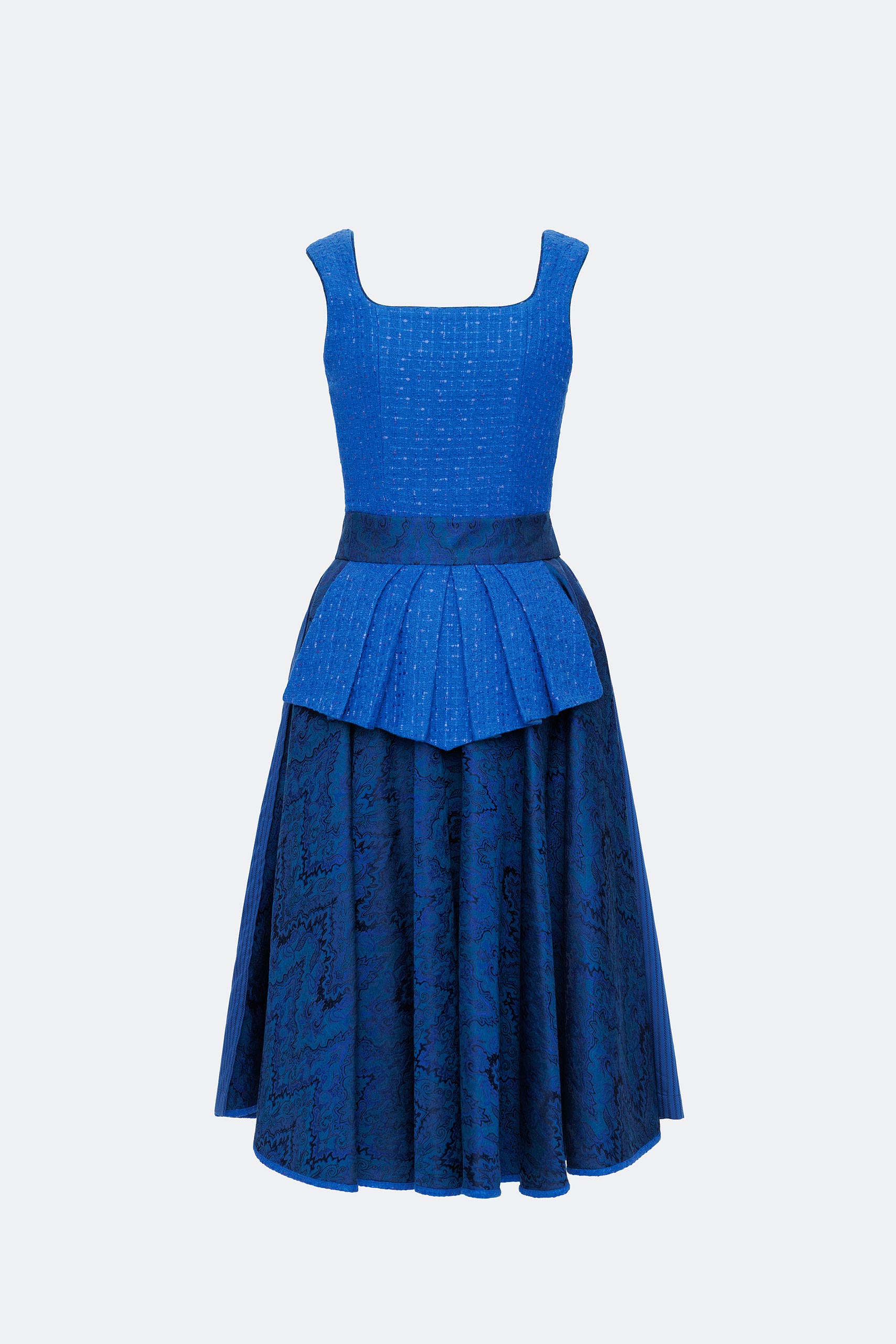 traumtrachten-dirndl-livia-in-meerblau image 4