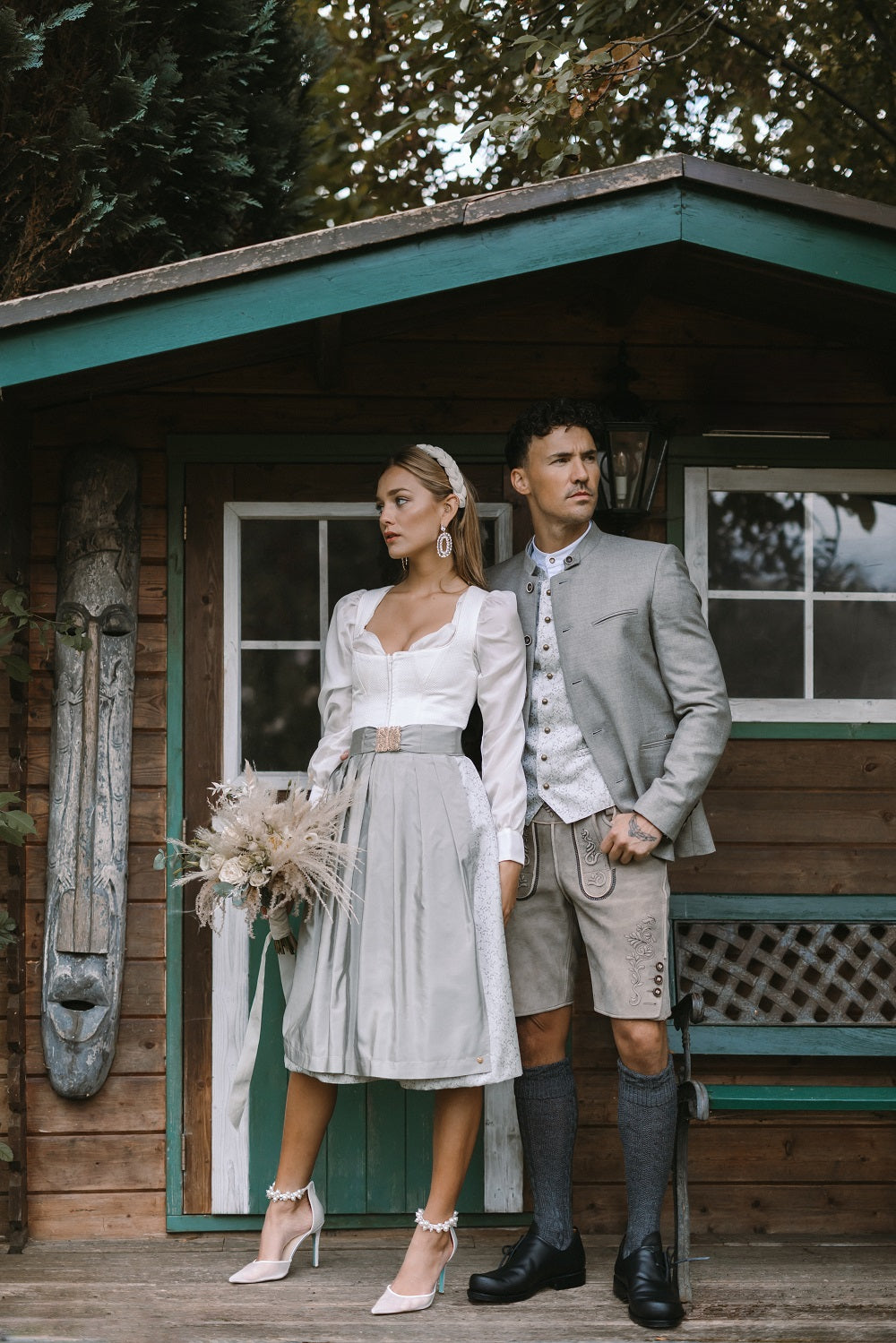 alpenherz-hochzeitsdirndl-jolie-ecrue-mit-seidensch-rze image 3