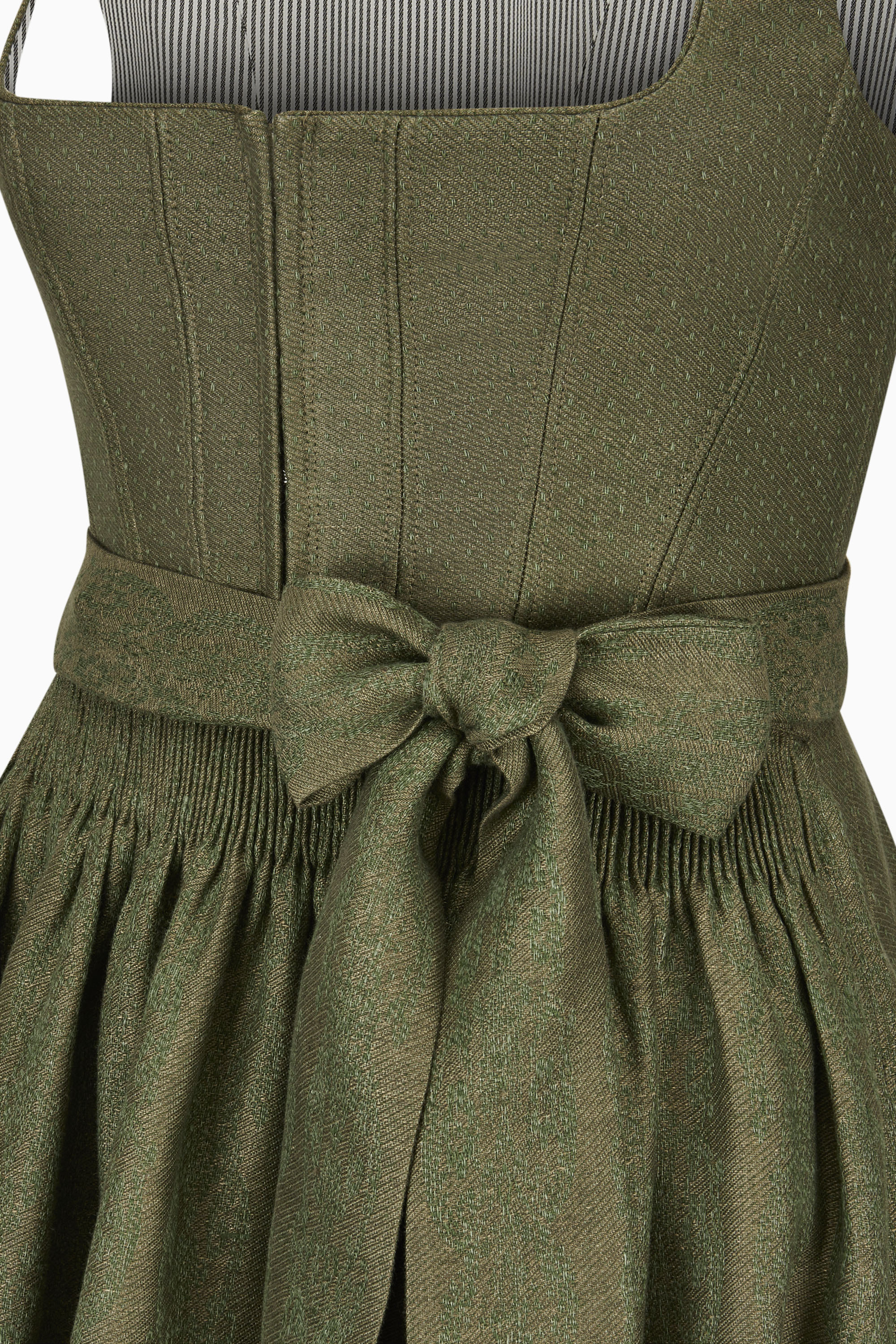 gottseidank-dirndl-antonia-dirndl-mit-geradem-ausschnitt-und-hakenverschluss image 3