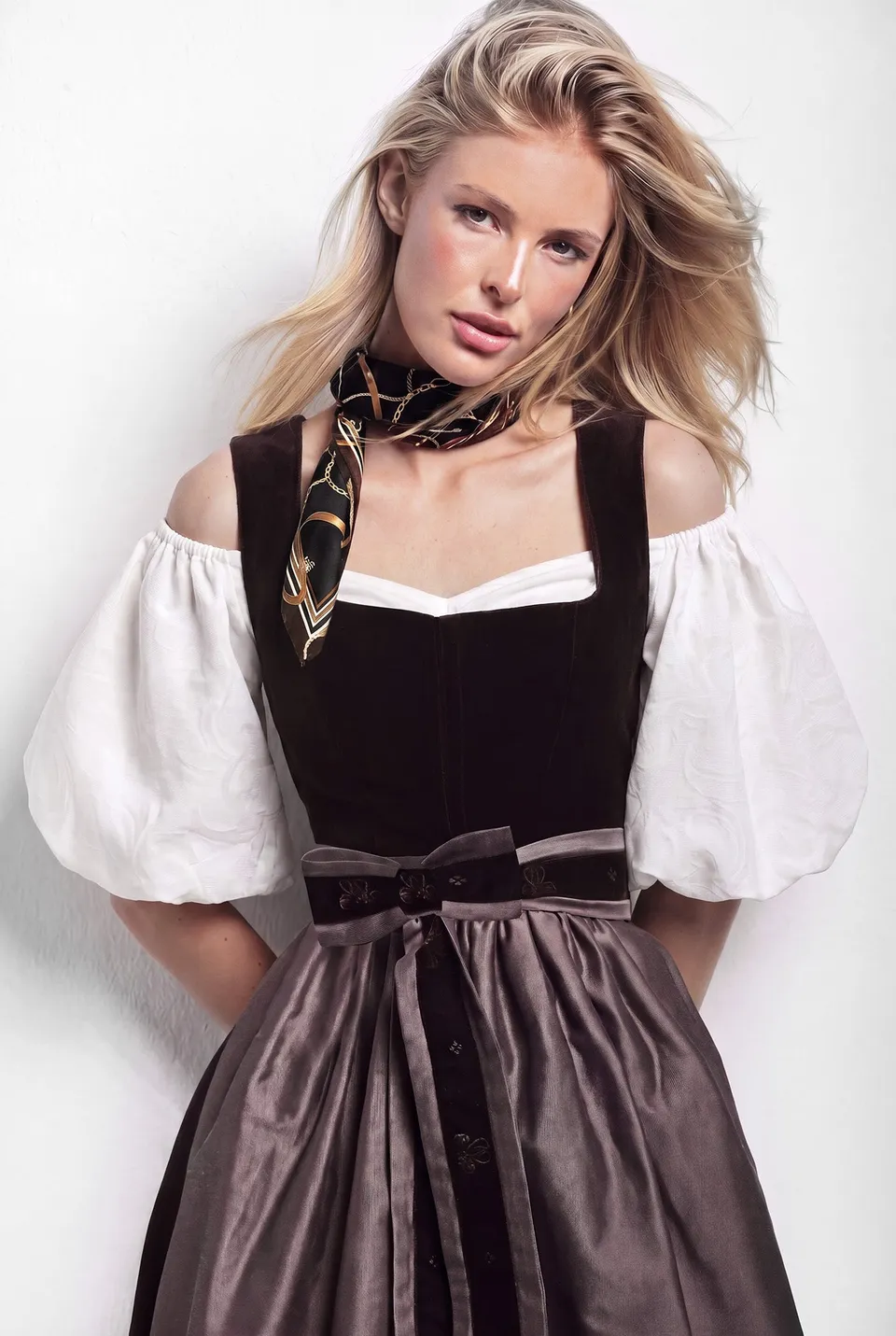 alpenherz-dirndl-clara-mit-2-sch-rzen image 1