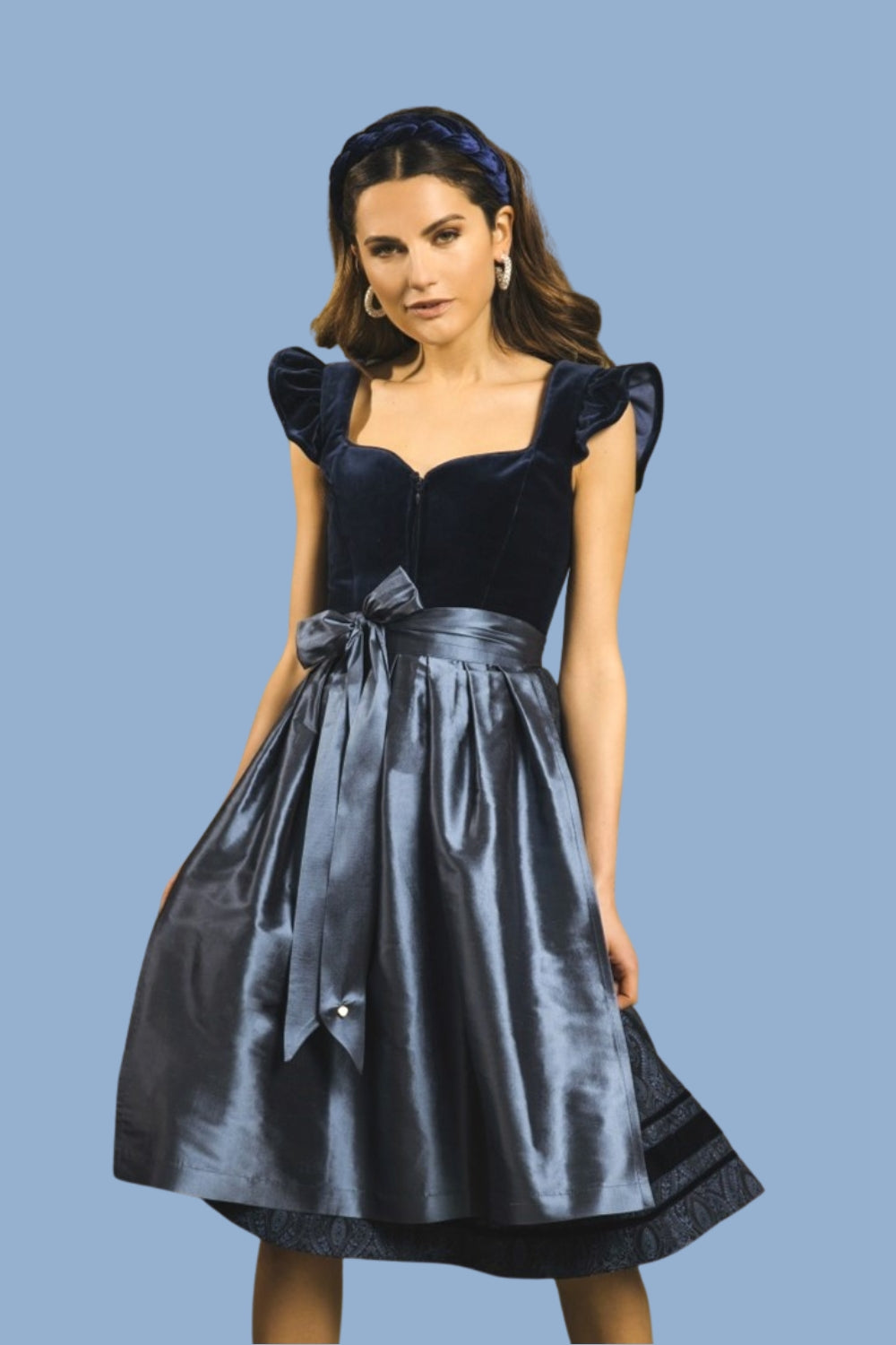 alpenherz-samtdirndl-melissa-mit-abkn-pfbarem-arm-blau-mit-seidensch-rze image 3