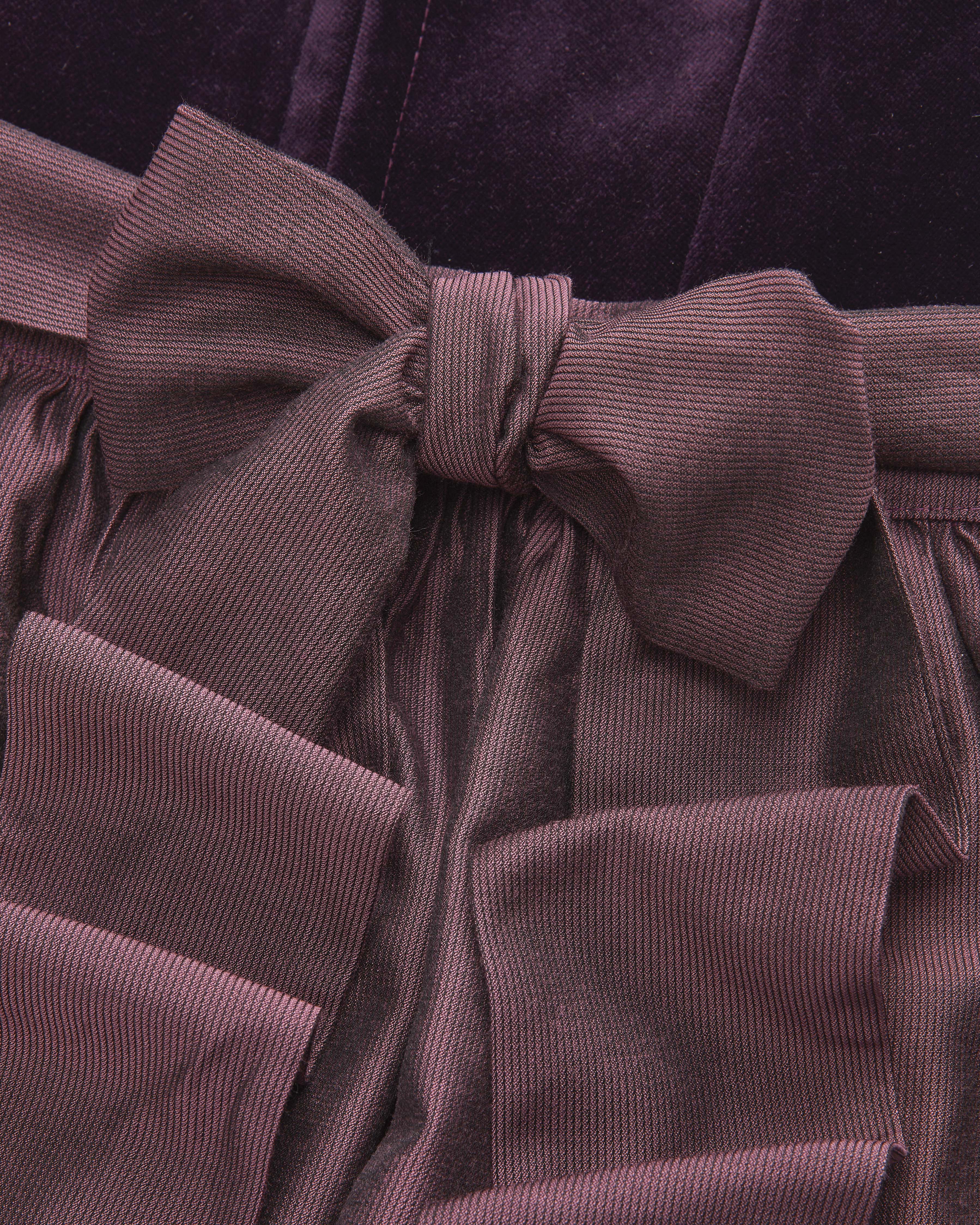 alpenherz-dirndl-clara-aubergine-samtmieder-mit-2-sch-rzen image 5