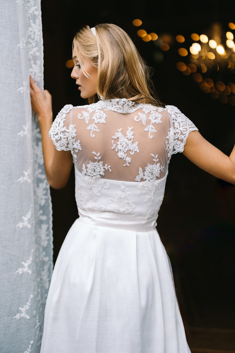 alpenherz-hochzeitsdirndl-florence-ecru-brautdirndl-mit-spitze image 3