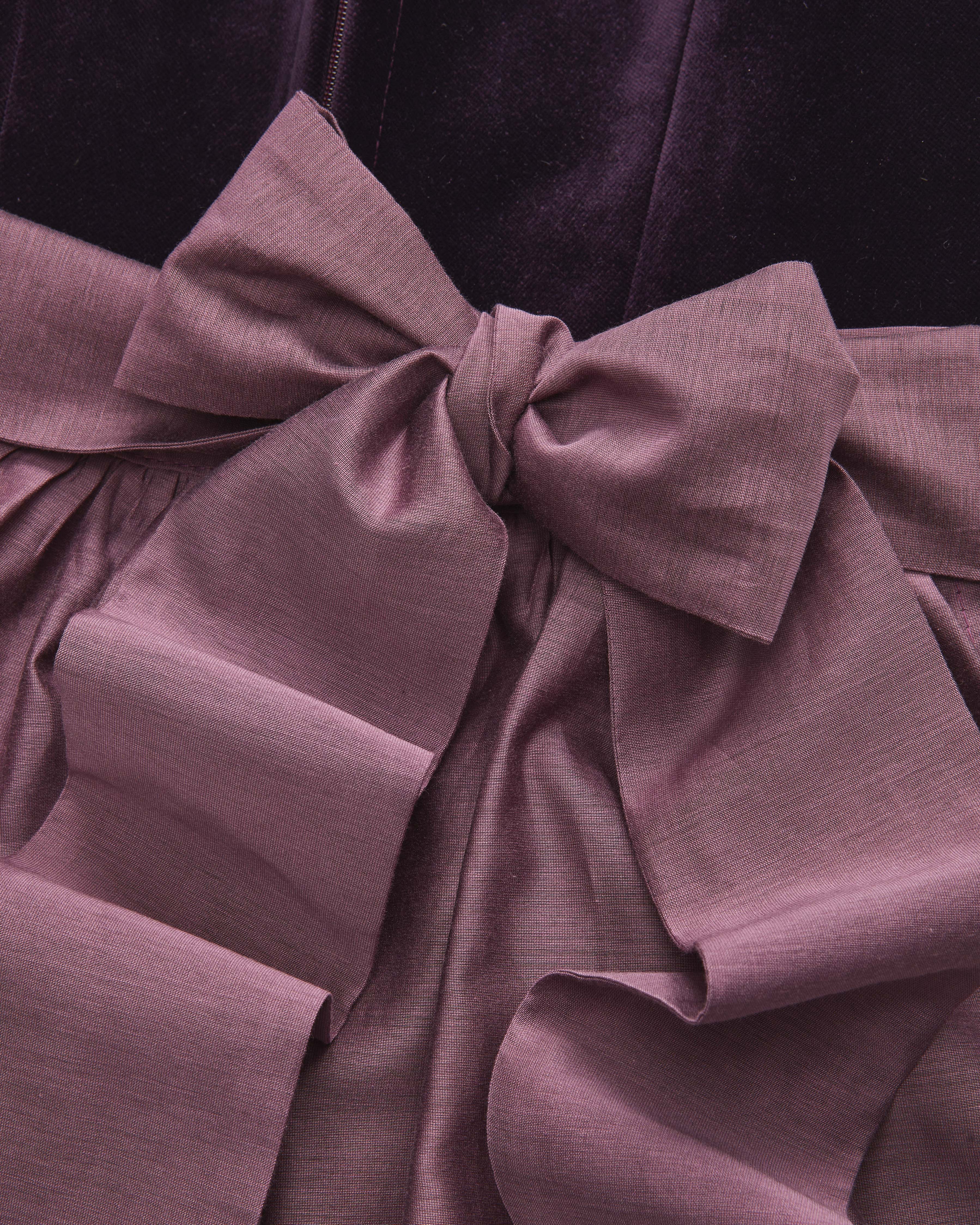 alpenherz-dirndl-clara-aubergine-samtmieder-mit-2-sch-rzen image 4