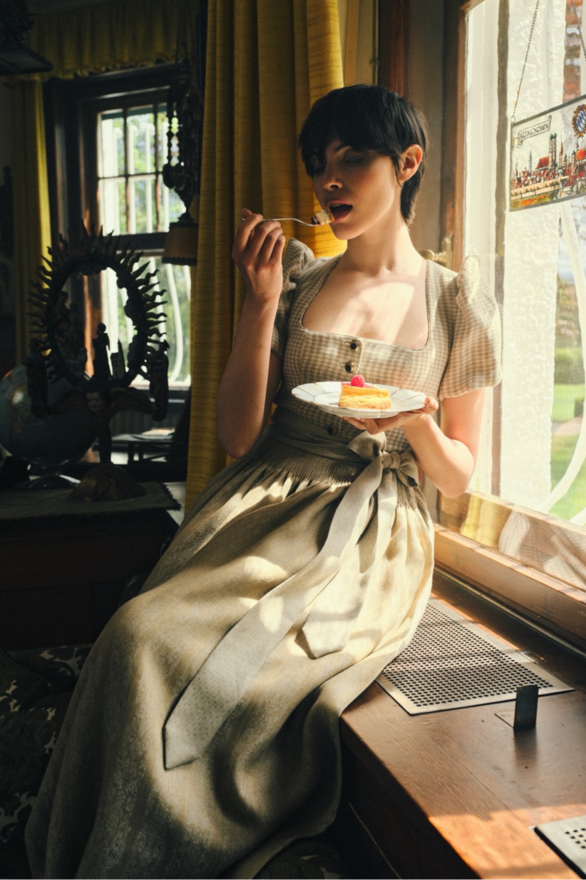 gottseidank-dirndl-laura-mit-puffarm-2 image 2