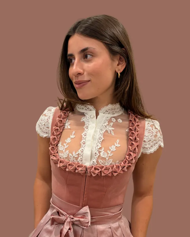 alpenherz-dirndlbluse-theresa-creme-mit-spitze image 1