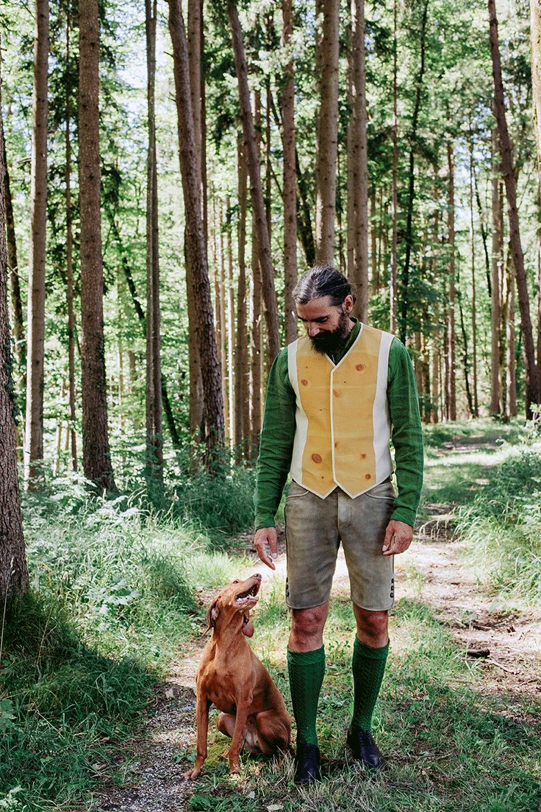 g-ssl-die-kraft-der-zirbe-gilet-f-r-m-nner-aus-leinen-mit-zirbenholz image 7