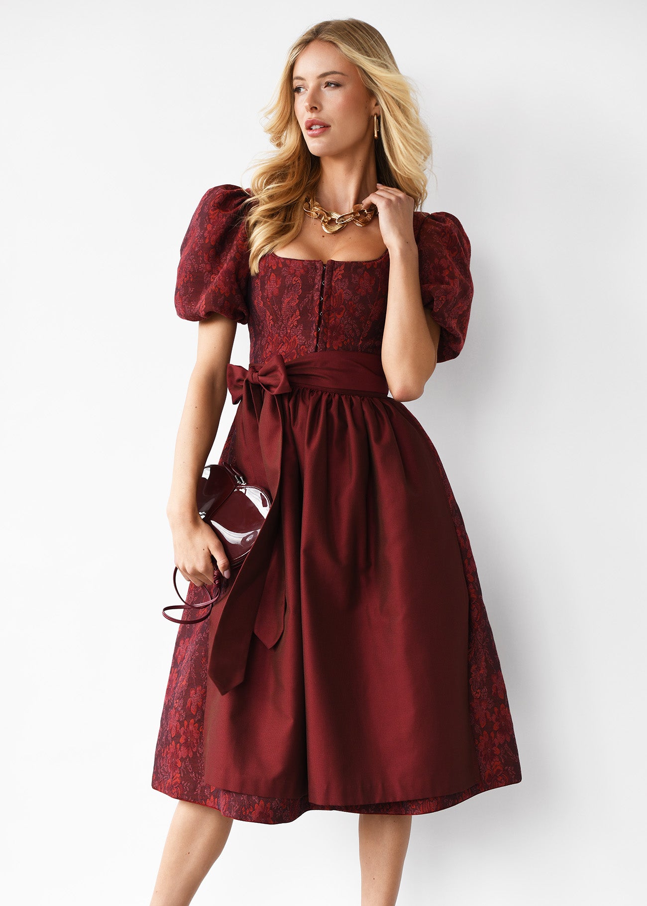 alpenherz-dirndl-barbara-rot-jacquard-mit-abnehmbarem-puffarm image 4