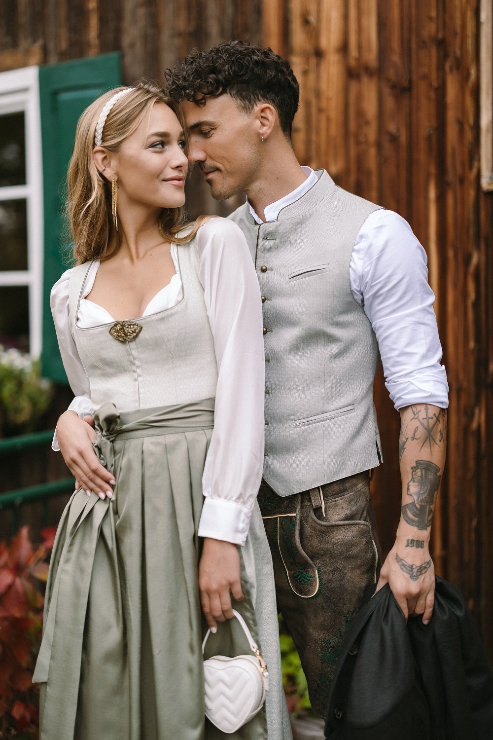 alpenherz-dirndl-constance-hochzeitsdirndl-damen image 3