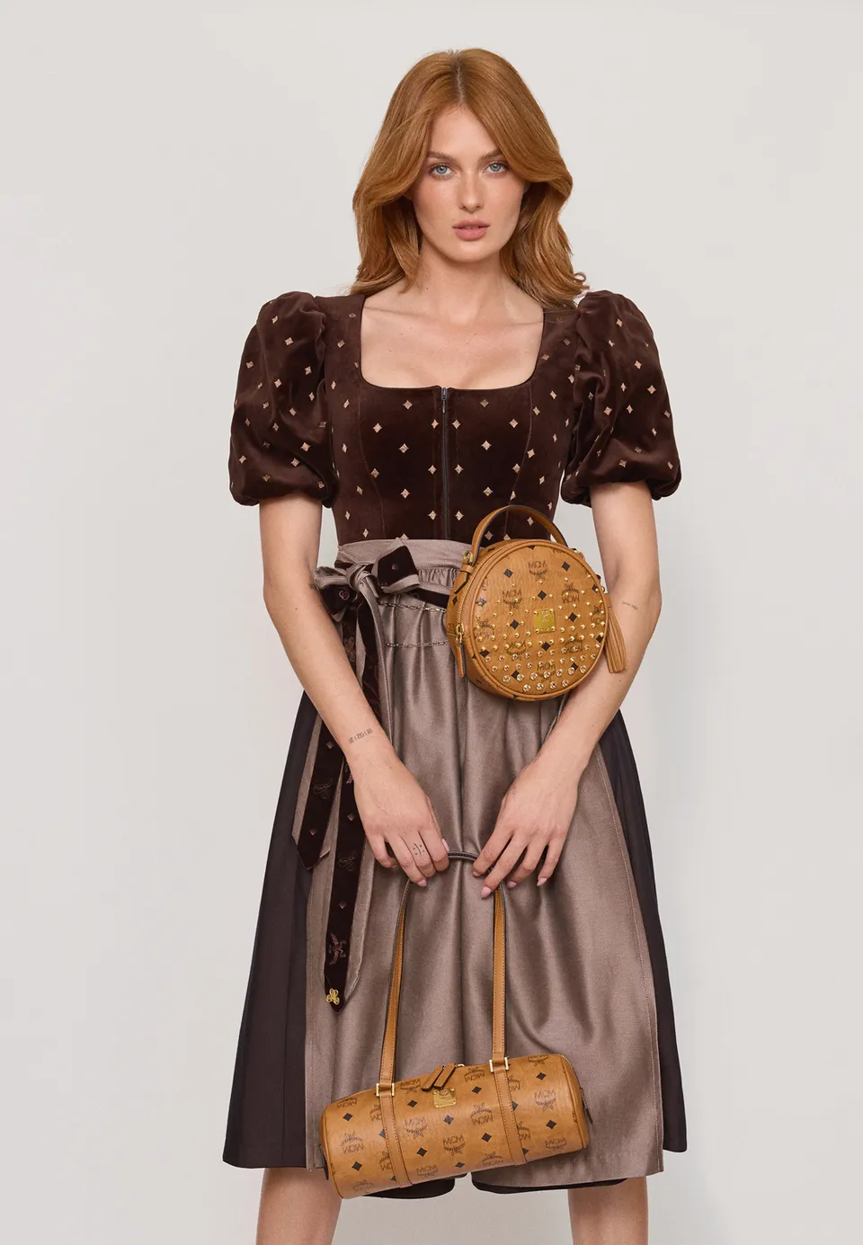 alpenherz-x-mcm-dirndl-puffarm-espresso-martini-samt-damen image 1