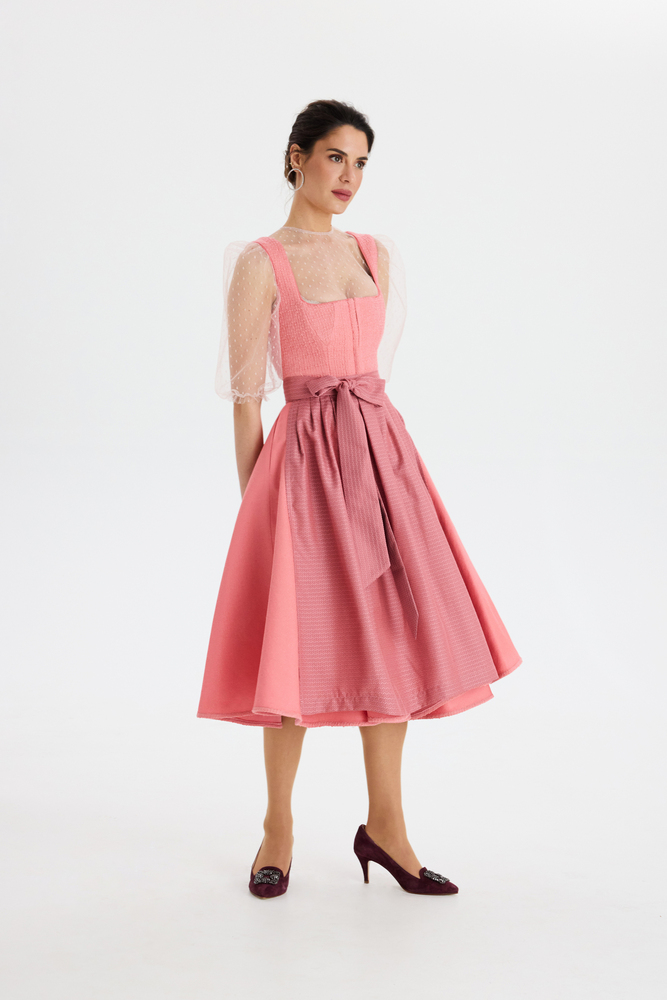 traumtrachten-dirndl-camilla-in-rose image 5