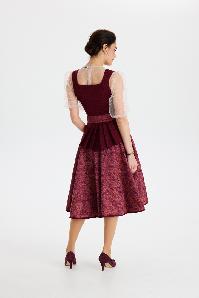 traumtrachten-dirndl-aurelia-in-bordeaux image 6
