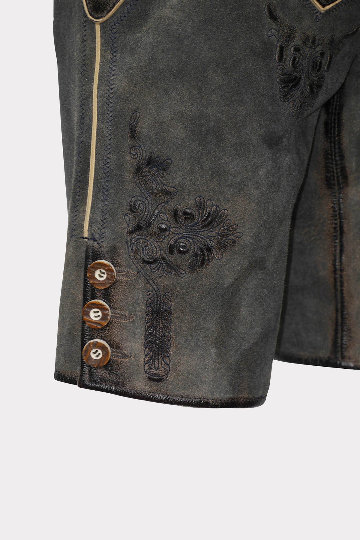 felicitas-herren-lederhose-ostsee-kurz-echtleder-stickerei image 3