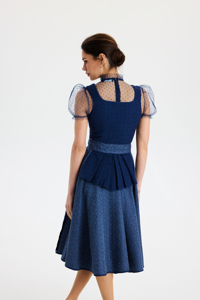 traumtrachten-dirndl-livia-in-nachtblau image 6