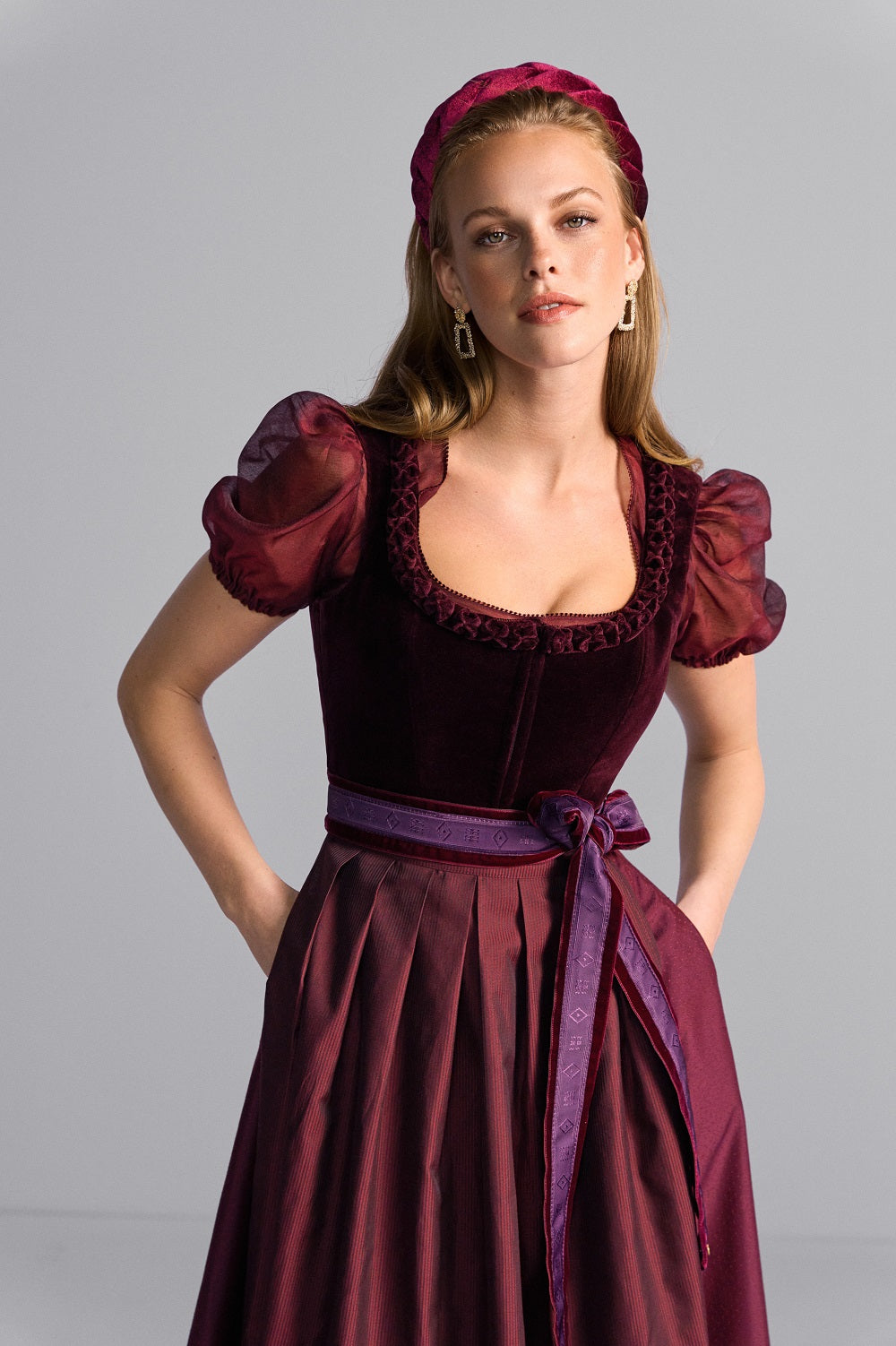 alpenherz-dirndl-lisa-riani-dunkelrot-fl-gelarm image 6