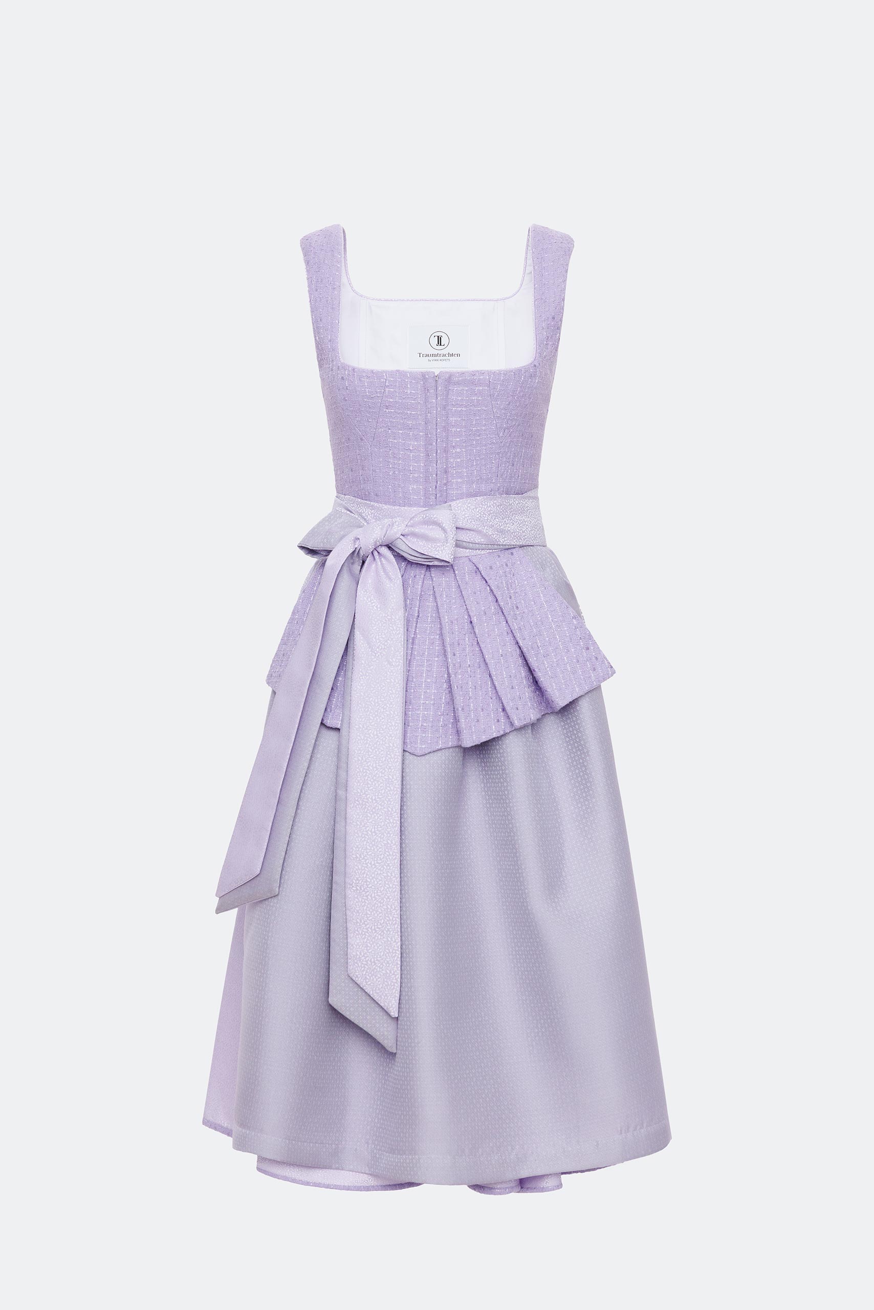 traumtrachten-dirndl-livia-in-lavendel image 3