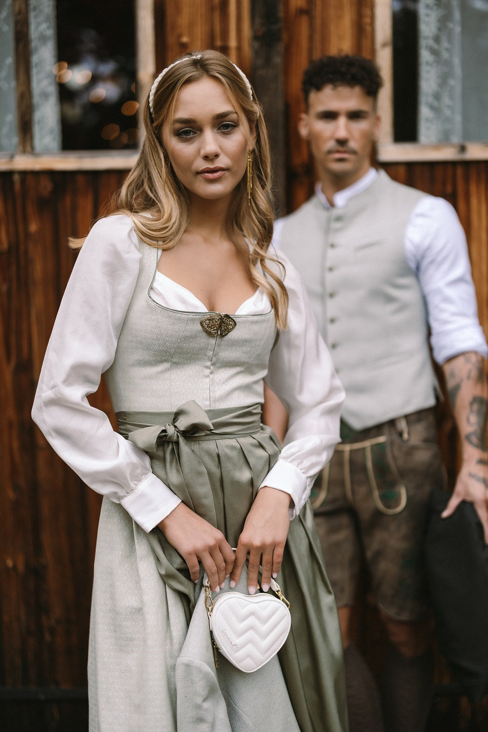 alpenherz-dirndl-constance-hochzeitsdirndl-damen image 2