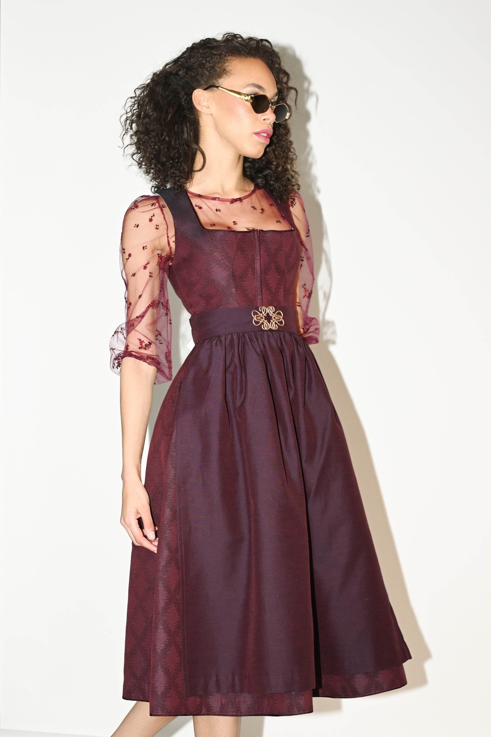 alpenherz-dirndl-margie-rmellos-in-bordeaux image 1