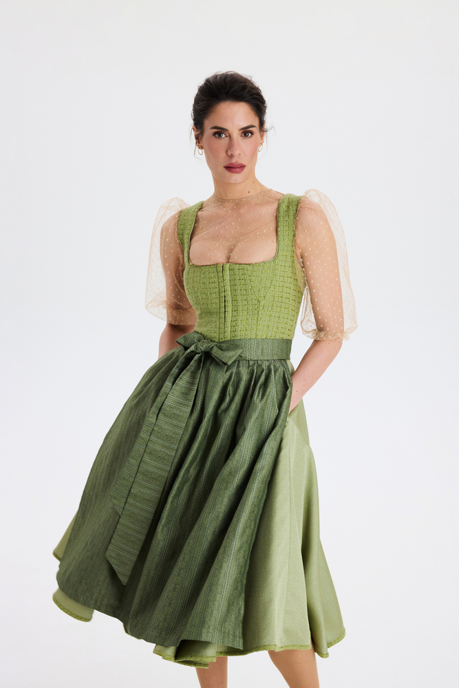 traumtrachten-dirndl-livia-in-olive image 5