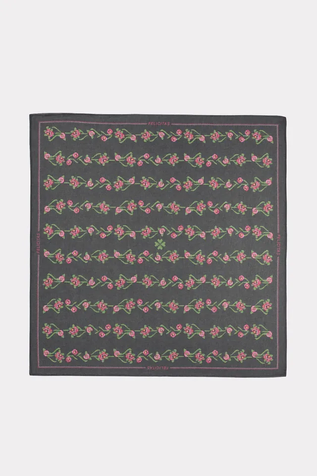 felicitas-ariane-damentuch-100x100-modal-kaschmir image 1