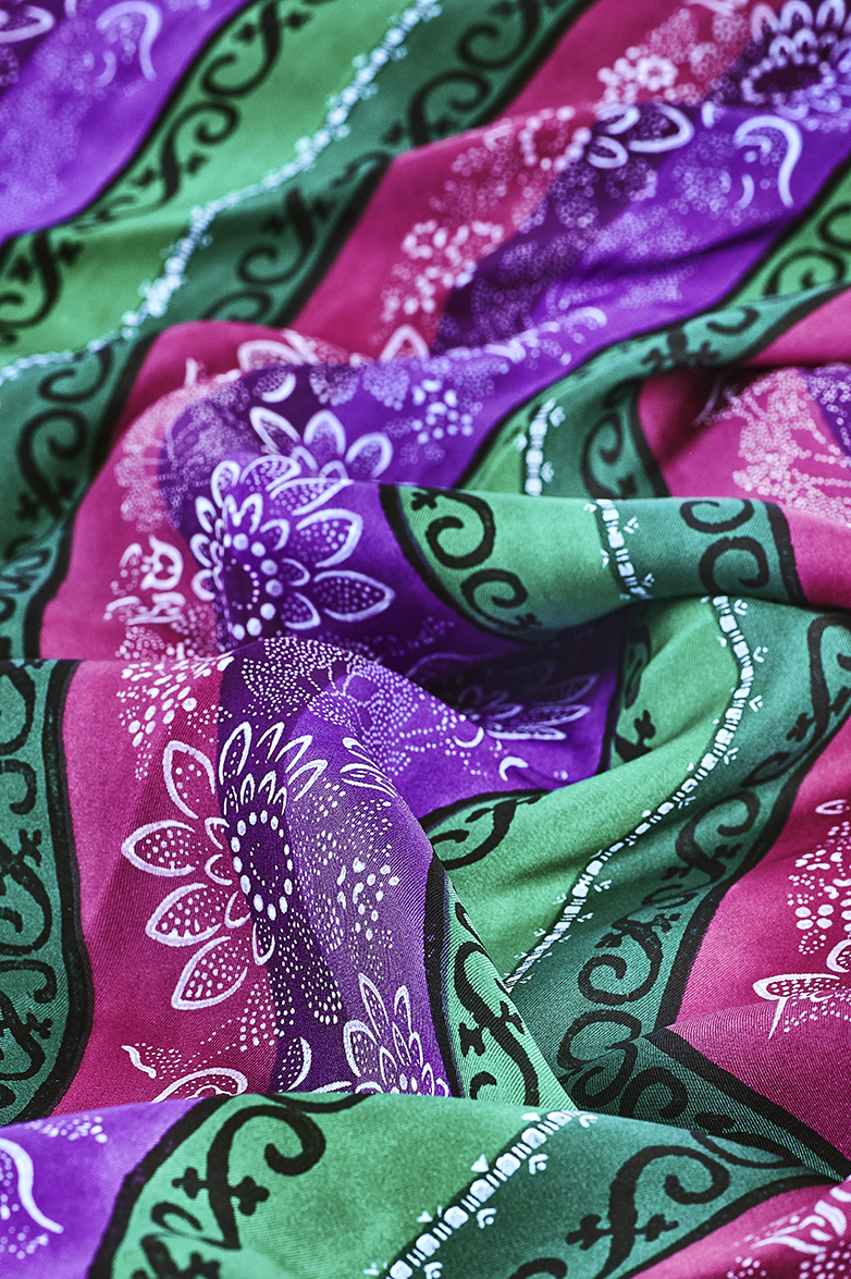 g-ssl-seidenschal-ausseer-farben-modeldruck-rosa image 3