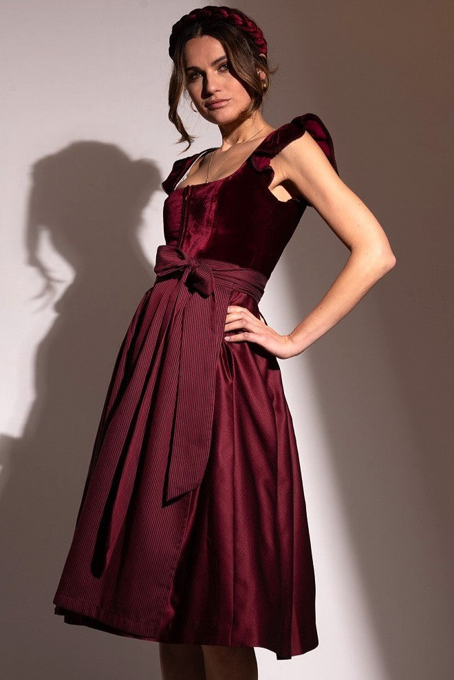 alpenherz-dirndl-rubina-wet-velvet-rot-samt-mieder image 6