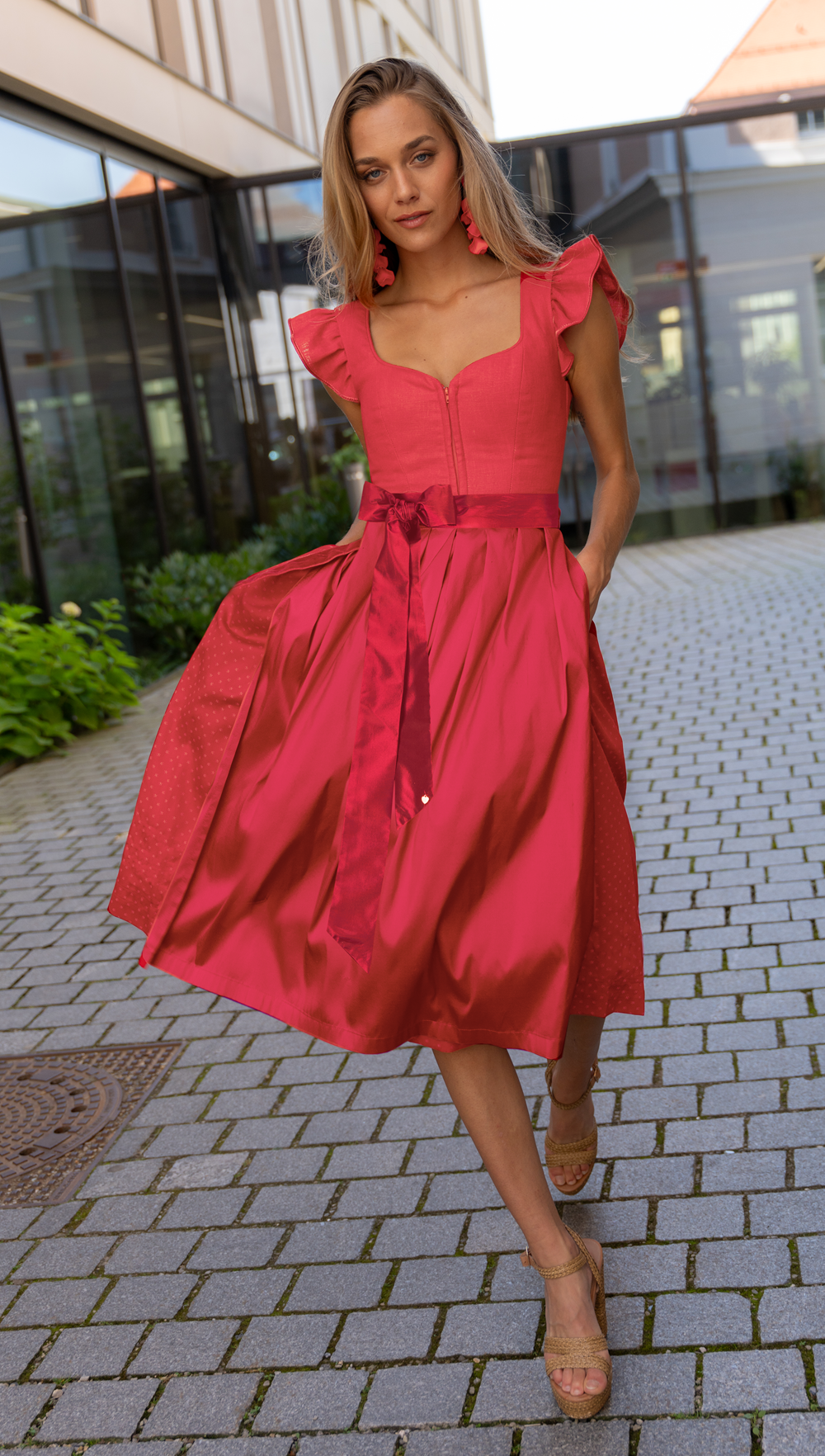 alpenherz-dirndl-marie-koralle-leinen-fl-gelarm-3-looks image 3