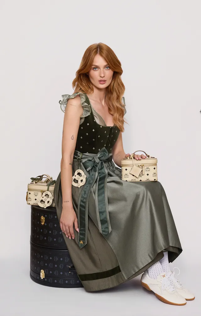 alpenherz-x-mcm-dirndl-oliv-samt-monogramm image 1