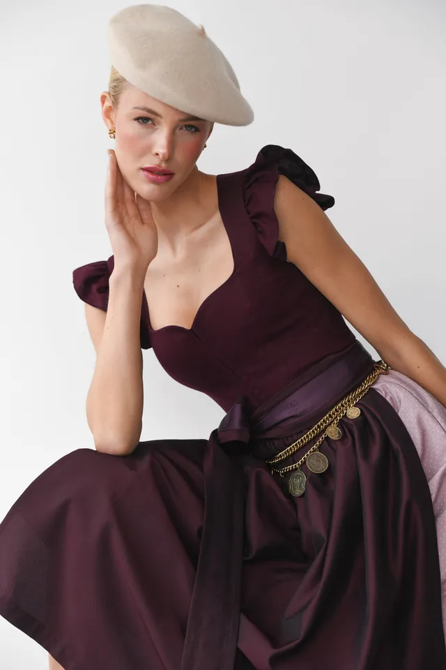 alpenherz-dirndl-marie-aubergine-mit-herz-ausschnitt image 1
