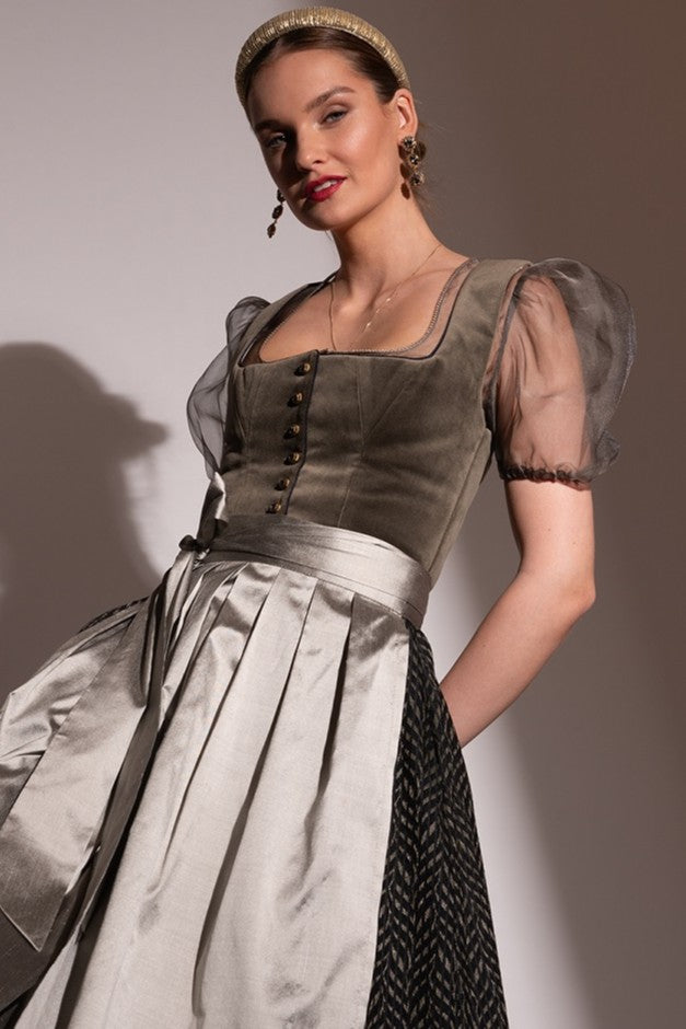 alpenherz-dirndl-june-80cm-samt-dirndl-oliv image 1