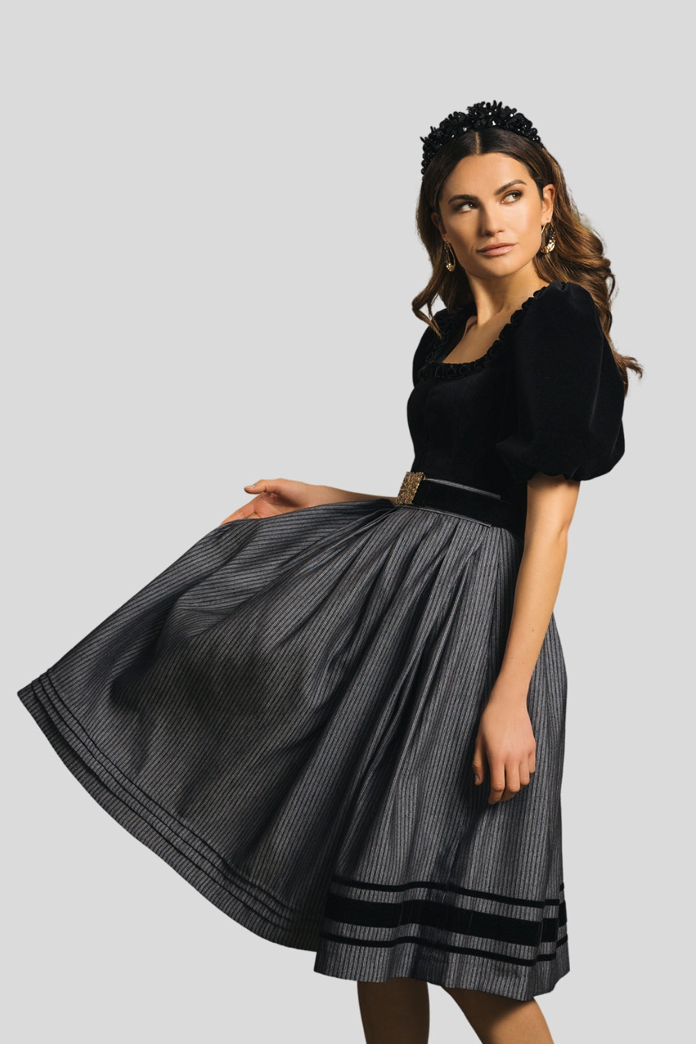 alpenherz-samtdirndl-mona-mit-puffarm-70cm-schwarz-mit-g-rtel image 2