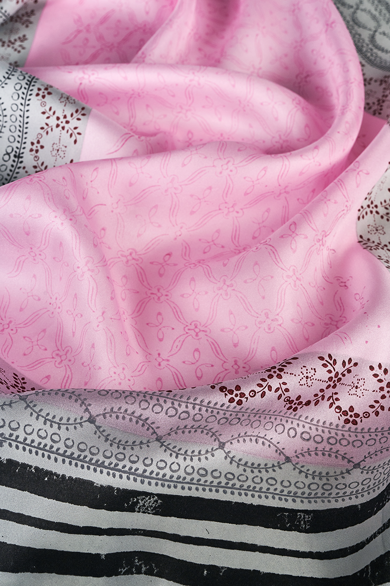 g-ssl-schal-aus-handdruckseide-rosa-modelmuster image 3