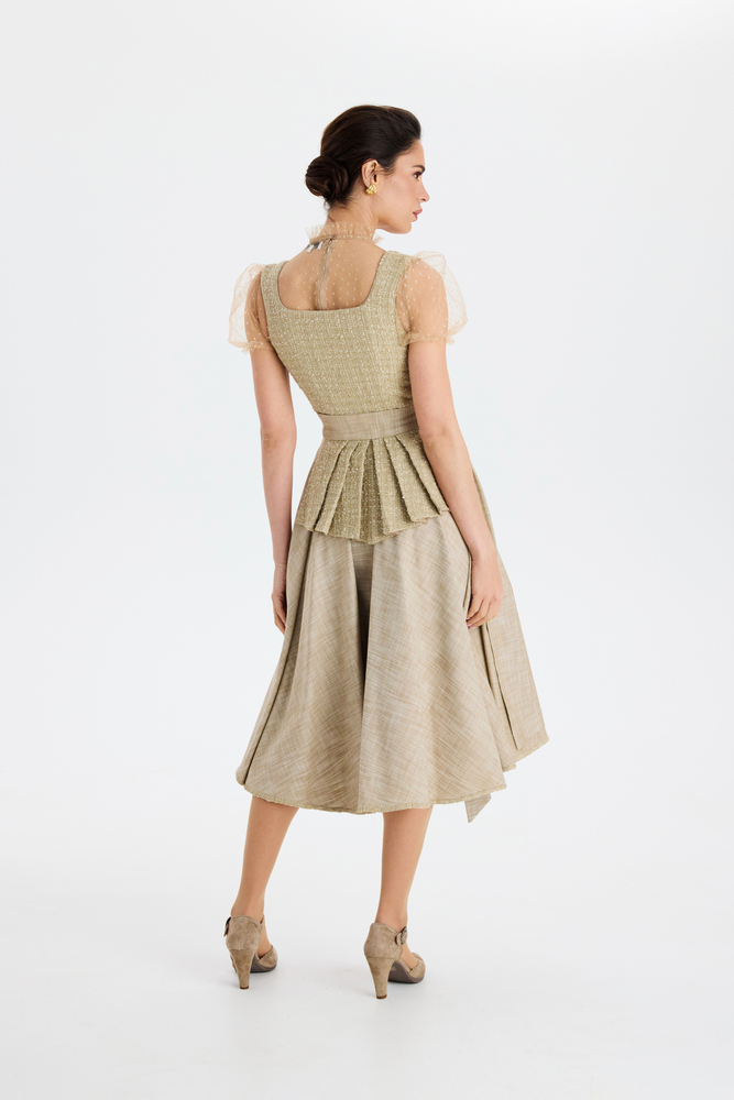 traumtrachten-dirndl-serafina-in-beige-mit-2-sch-rzen image 5