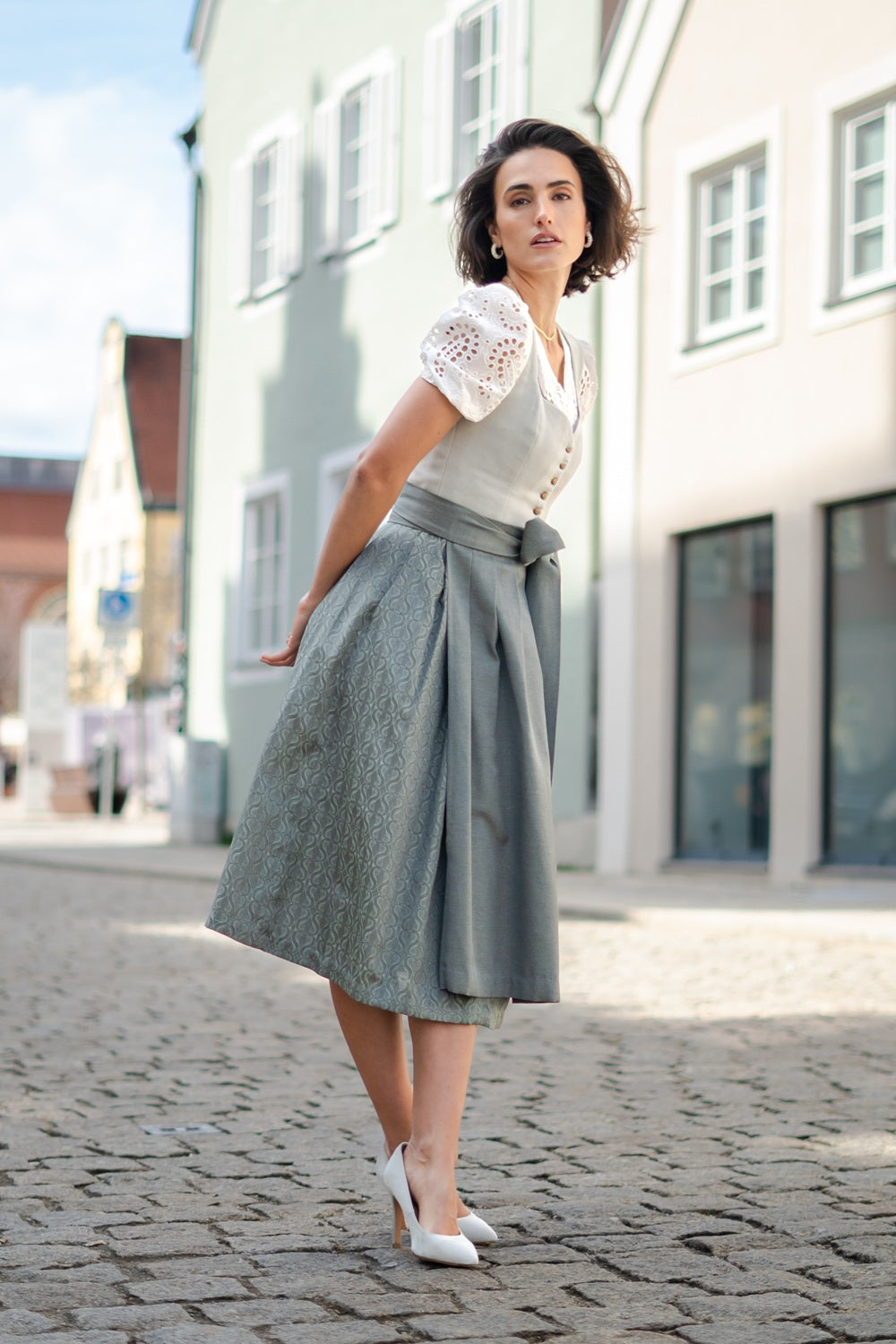 alpenherz-samtdirndl-mel-fl-gelarm-dirndl-in-lindgr-n-aus-baumwollsamt image 4