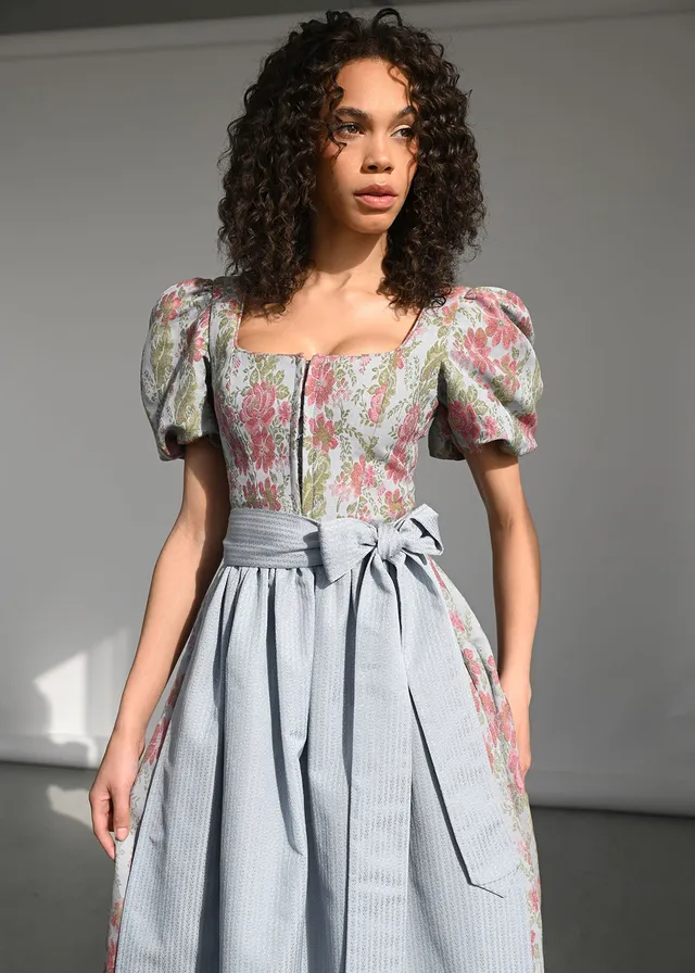 alpenherz-dirndl-barbara-hellblau-jacquard-mit-puff-rmeln image 1