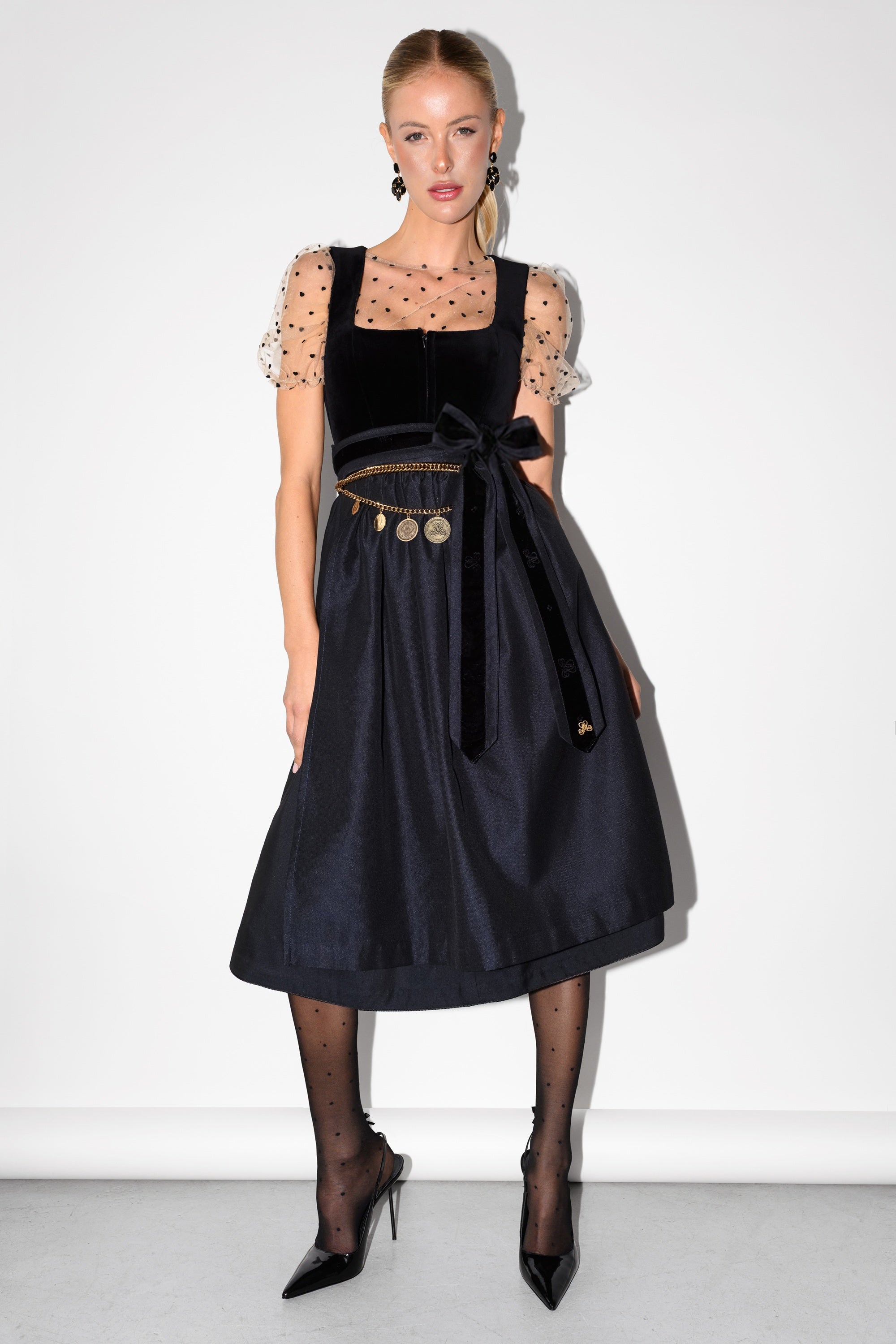 alpenherz-dirndl-clara-samtmieder-mit-2-sch-rzen image 1