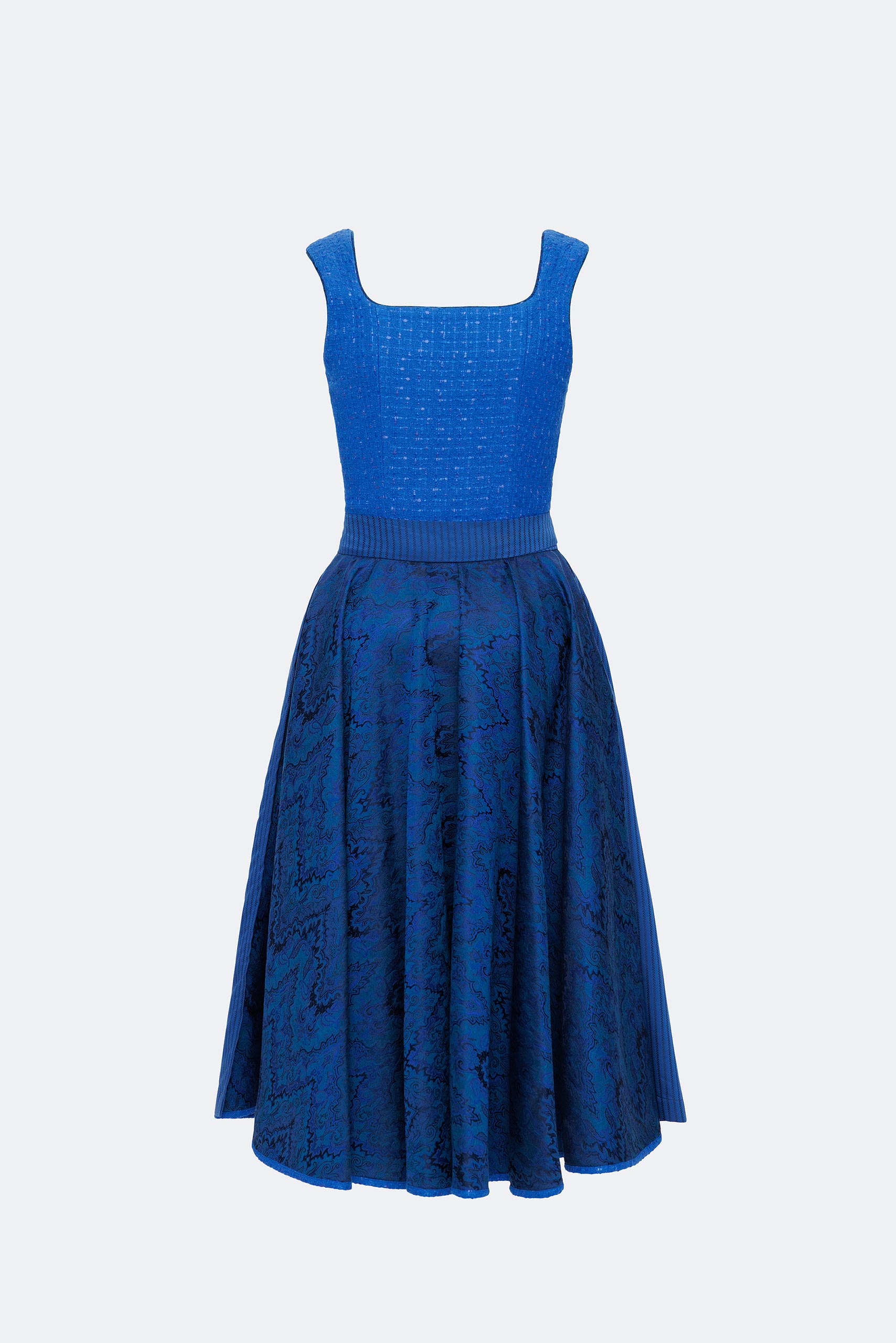 traumtrachten-dirndl-livia-in-meerblau image 2