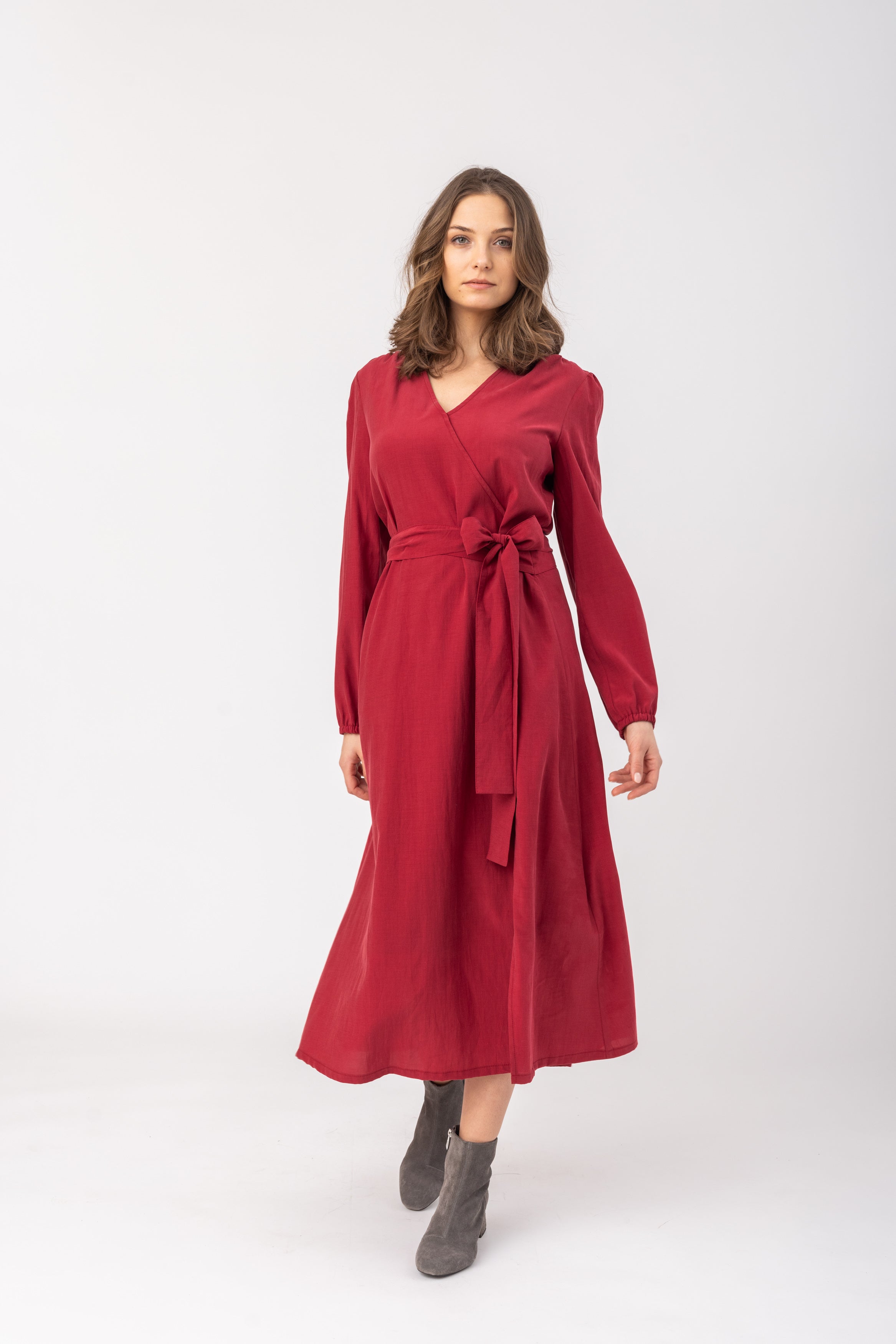 felicitas-kari-damen-wickelkleid-aus-cupro-baumwolle image 1