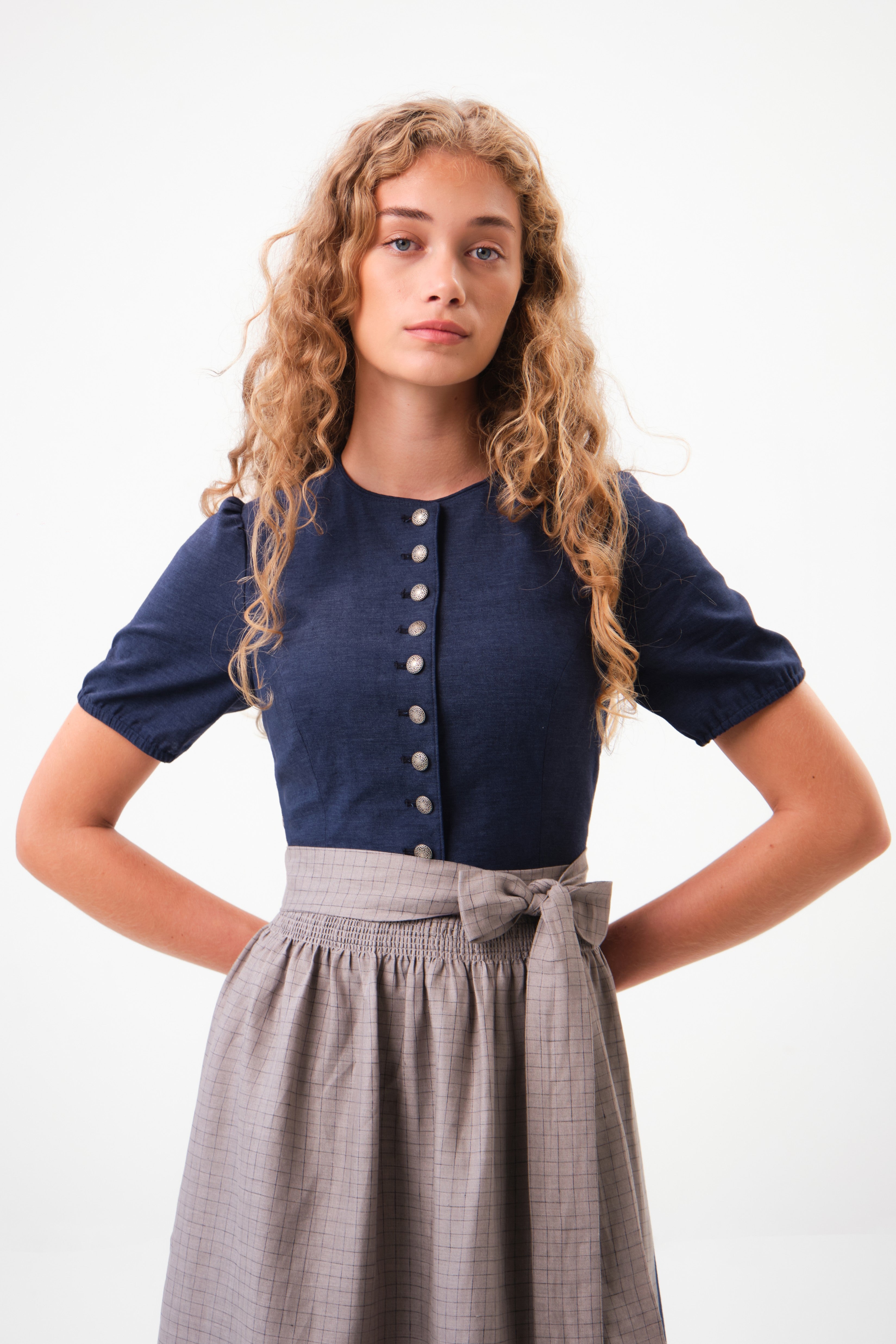 felicitas-damen-dirndl-dalita-hochgeschlossen-leinen-midi image 4