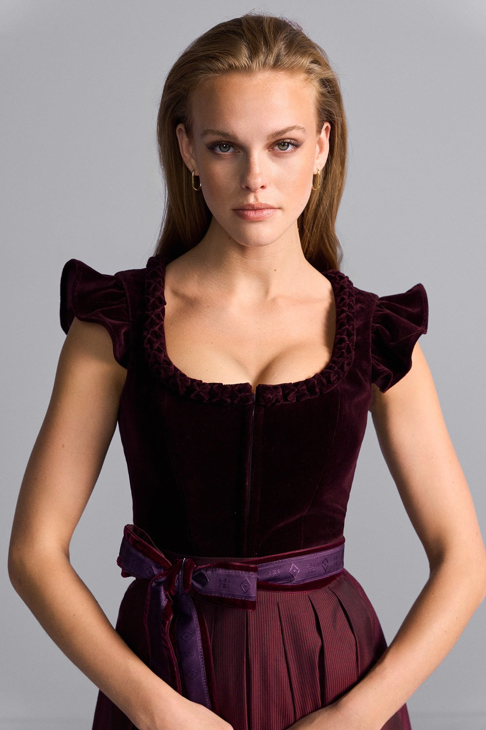 alpenherz-dirndl-lisa-riani-dunkelrot-fl-gelarm image 5